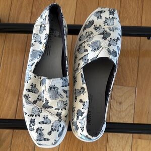 Women’s Printed Slip-On Shoes - Cream and Black